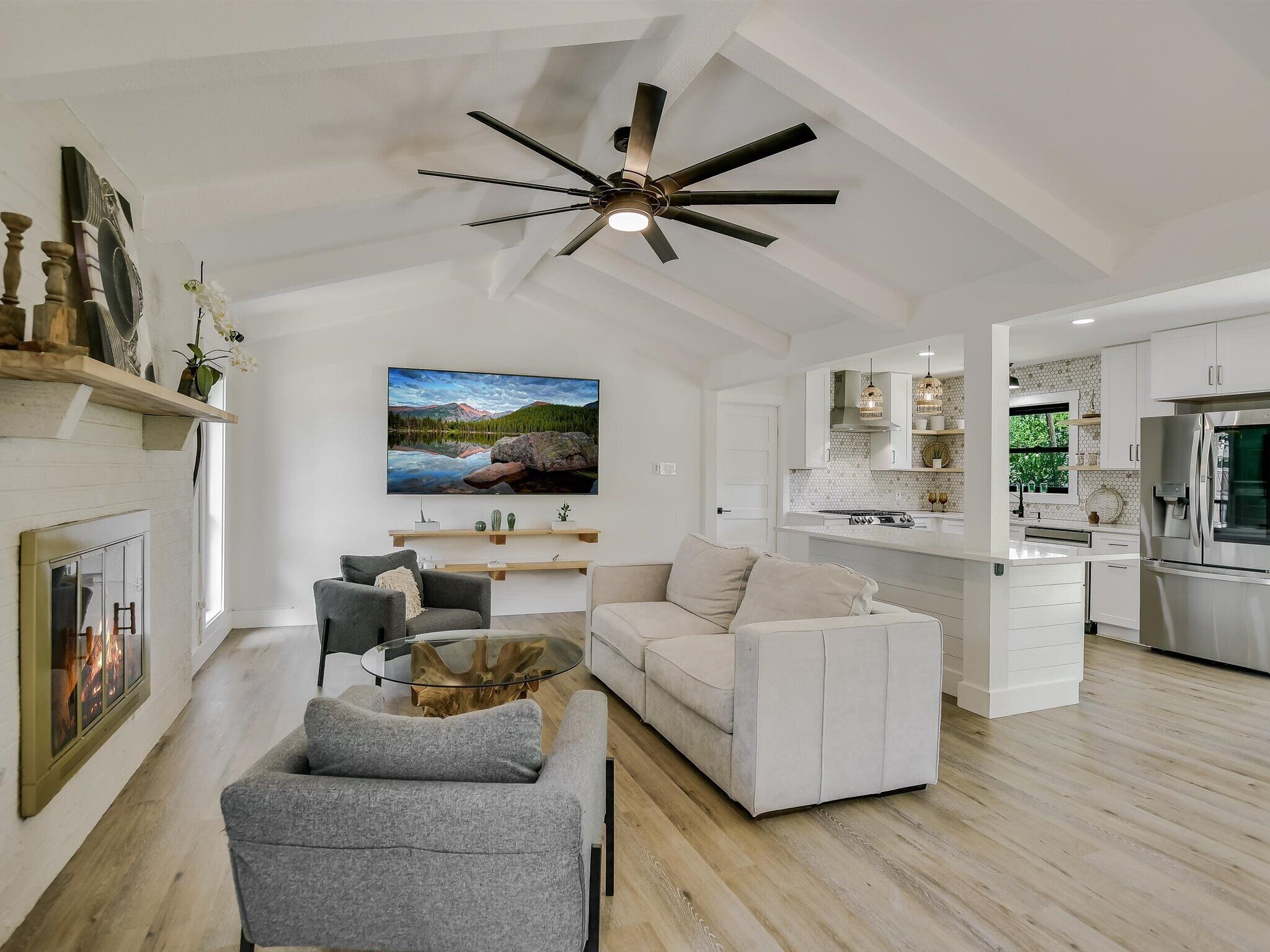 House, Multiple Beds, Pool Access, Garden View (9) | Living area | 42-inch flat-screen TV with digital channels, fireplace