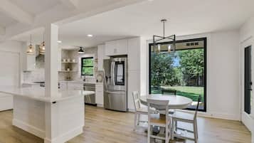 House, Multiple Beds, Pool Access, Garden View (9) | Private kitchen | Fridge, microwave, oven, stovetop