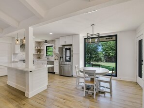 Nhà, nhiều giường, có thể sử dụng hồ bơi, quang cảnh vườn (9) | Bếp riêng | Tủ lạnh, lò vi sóng, lò nướng, bếp nấu 