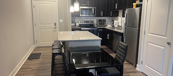 Cozy 1-bedroom apartment, 1/2 mile to ND Stadium on Eddy St.