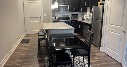 Cozy 1-bedroom apartment, 1/2 mile to ND Stadium on Eddy St.