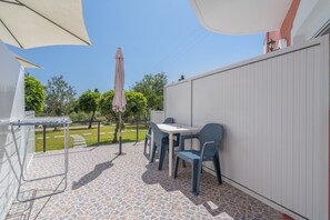 Outdoor dining - Apartment 'Family Studio' (Spartià)