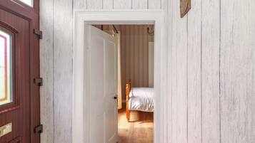 4 bedrooms, individually decorated, individually furnished, free WiFi