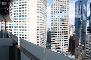 Property grounds - Shia Luxe Living | Serene Views (Melbourne)