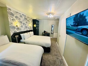 Standard Triple Room, Ensuite | Free WiFi - Sachi Hotel (Brighton)