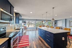 House, Multiple Beds, Patio, Garden View (TX Sunset Ranch (17)) | Private kitchen | Fridge, microwave, oven, stovetop