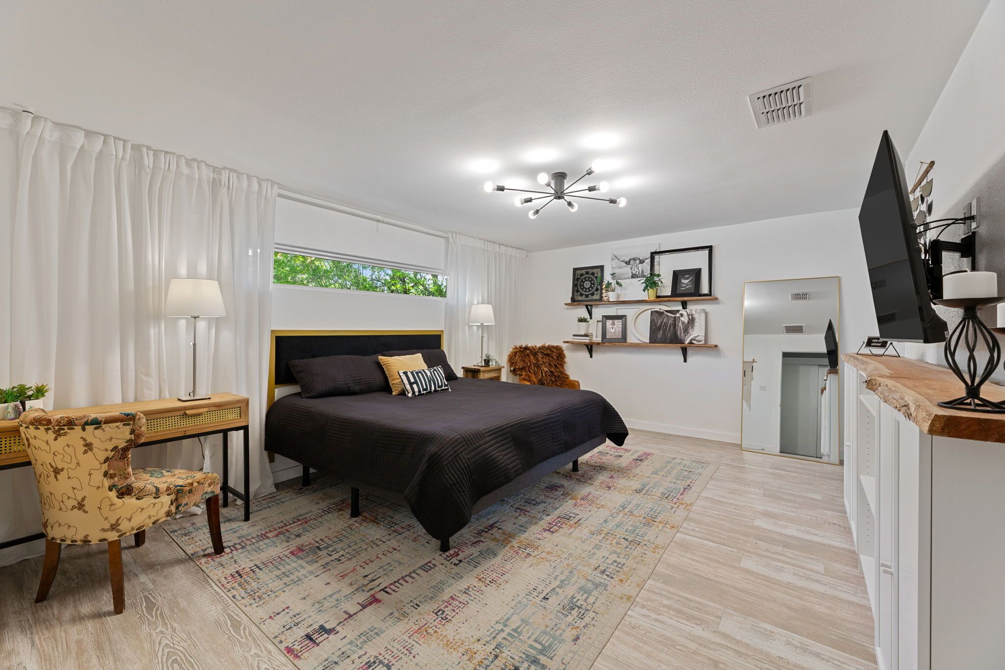 منزل - عدة أسرّة - برواق - منظر للحديقة (TX Sunset Ranch (17)) | 4 عدّة غرف نوم وبديكورات فريدة لكل غرفة وطراز فريد لكل وحدة