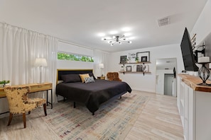 4 habitaciones, decoración personalizada y muebles diferentes 