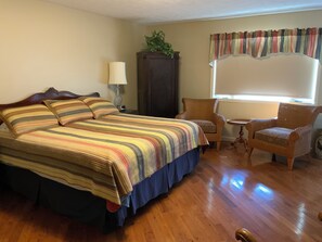 5 bedrooms, iron/ironing board, WiFi, bed sheets