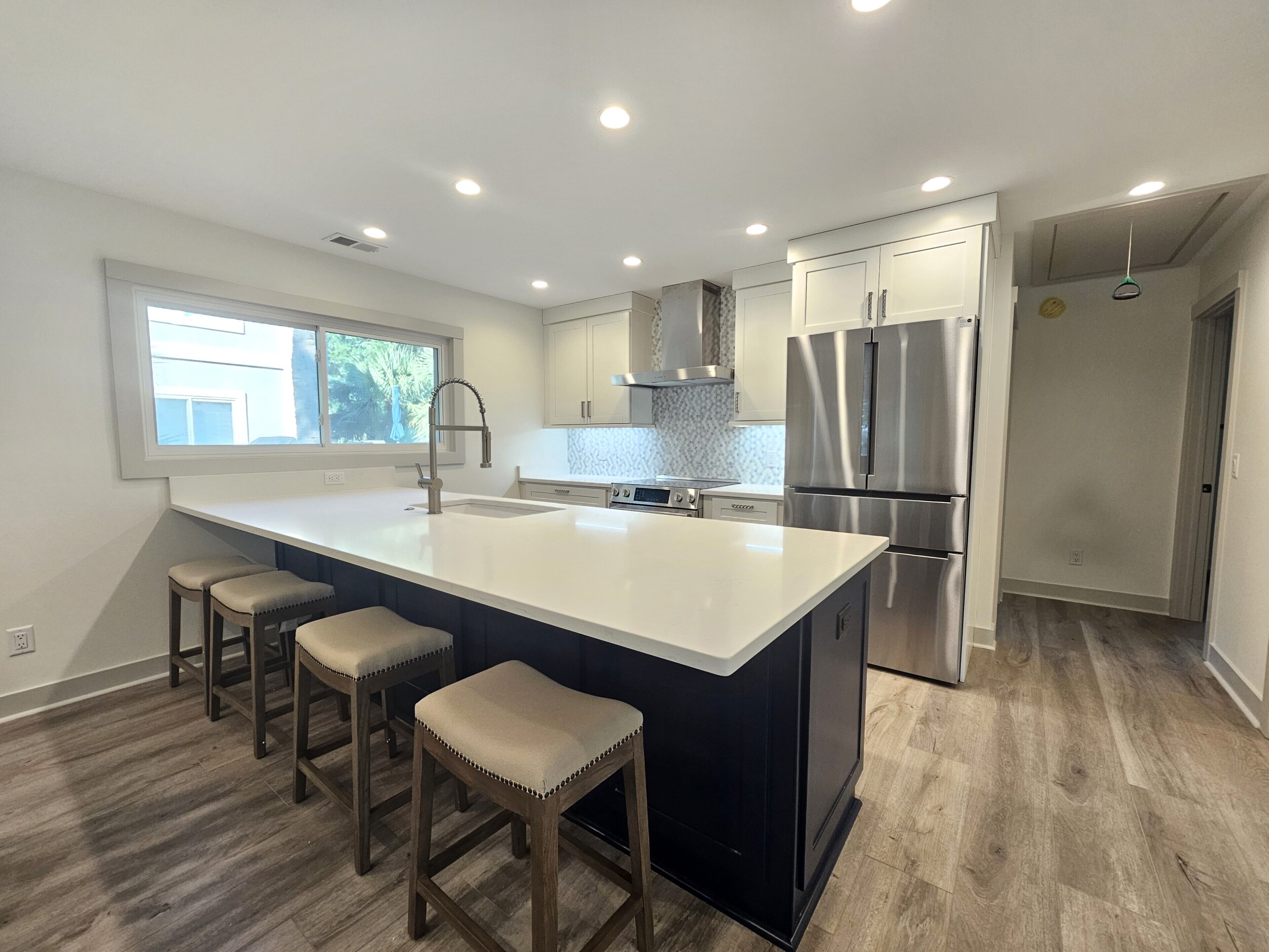 Réfrigérateur, micro-ondes, four, lave-vaisselle