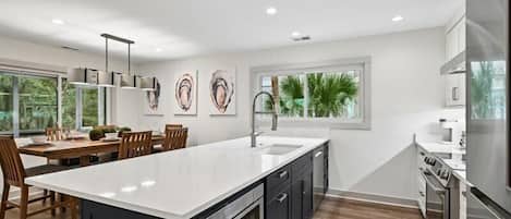 Refrigerador, microondas, horno y lavavajillas