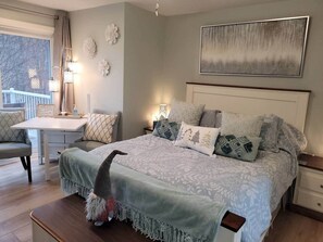 Iron/ironing board, WiFi, bed sheets - Whippletree - Serenity, new build, clean and natures paradise (Niagara-on-the-Lake)