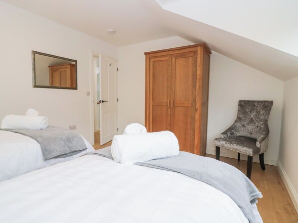 4 室のベッドルーム、客室ごとに異なる装飾、客室ごとに異なるインテリア、WiFi (無料)