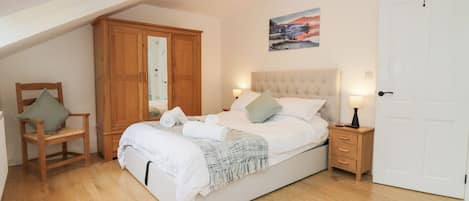 4 bedrooms, individually decorated, individually furnished, free WiFi