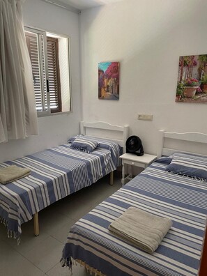 2 bedrooms, iron/ironing board, bed sheets