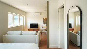 Laptop workspace, free WiFi