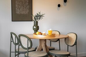 Business Studio, City View | Living area - Bom Sucesso Executive Apartments by Feel Porto (Porto)
