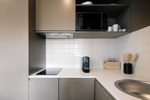 Full-sized fridge, microwave, stovetop, cookware/dishes/utensils