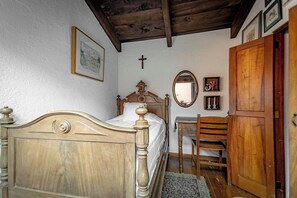 2 chambres, fer et planche à repasser, accès à Internet, literie fournie