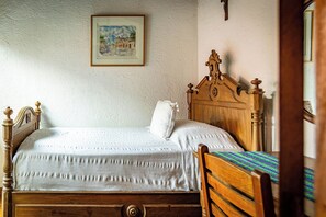 2 bedrooms, iron/ironing board, Internet, bed sheets