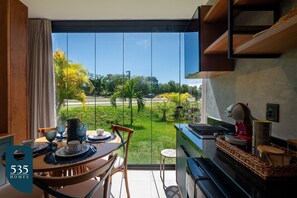 ثلاجة، ميكروويف، فرن، ماكينة لصنع القهوة/الشاي