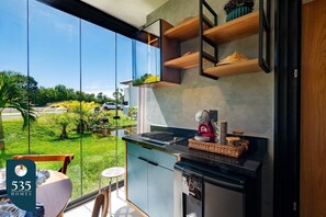 ثلاجة، ميكروويف، فرن، ماكينة لصنع القهوة/الشاي