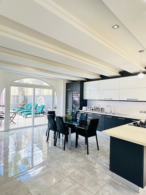 Microwave, oven, stovetop, dishwasher