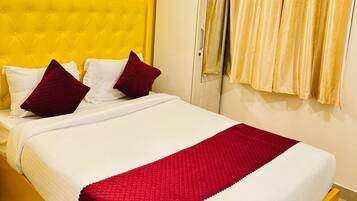Deluxe Double Room, City View | In-room safe, desk, laptop workspace, soundproofing