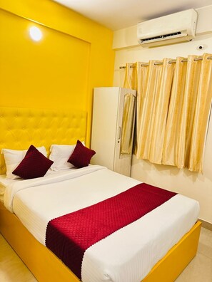 Deluxe Double Room, City View | In-room safe, desk, laptop workspace, soundproofing - Hotel SM Comforts BTM Layout (Bengaluru)