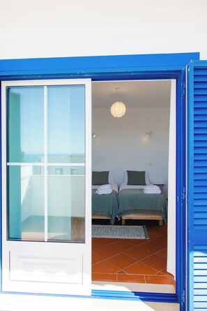 5 bedrooms, iron/ironing board, Internet, bed sheets