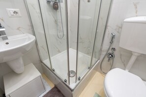 Shower, towels