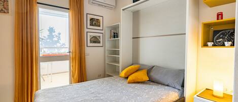 1 bedroom, desk, iron/ironing board, WiFi