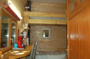 2 bedrooms, bed sheets