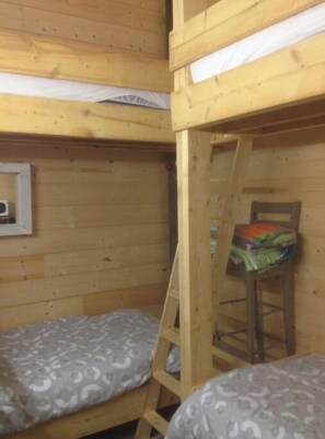 2 bedrooms, bed sheets