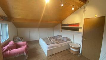 1 bedroom, iron/ironing board, WiFi, bed sheets