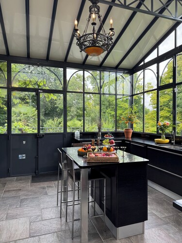 Historic French Chateau & Pool, Paris 35 minutes