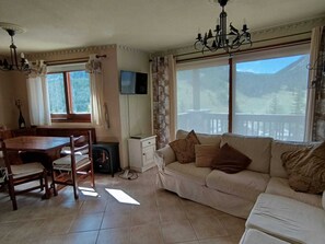 TV - Functional apartment for 5 people with pets allowed, parking and south-facing balcony (Montgenèvre)