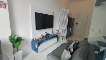 Departamento | Área de sala de estar | Smart TV de 50 pulgadas con canales digitales