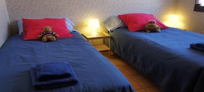 6 habitaciones, tabla de planchar con plancha y wifi 