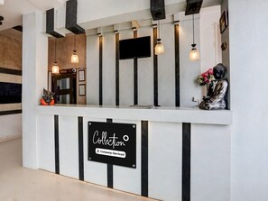 Hus | Reception