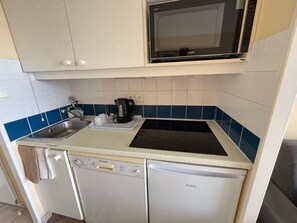 Microwave, stovetop, dishwasher, coffee/tea maker