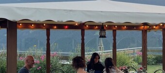 Exclusive rustic chic chalet with large furnished rooftop garden