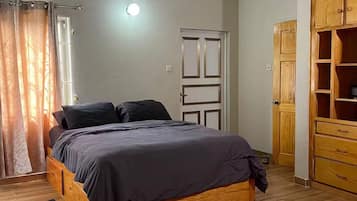 3 bedrooms, iron/ironing board, WiFi, bed sheets