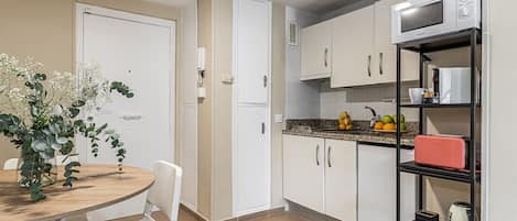 Fridge, microwave, coffee/tea maker, electric kettle