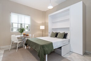 1 bedroom, iron/ironing board, free WiFi