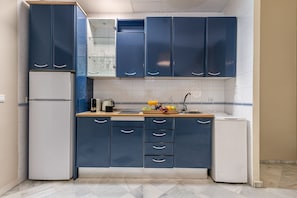 Fridge, microwave, coffee/tea maker, electric kettle