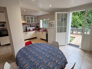 Fridge, microwave, dishwasher, coffee/tea maker