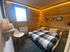 5 bedrooms, free WiFi, bed sheets