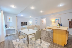 Dining - Cozy 2bd-ba Private Above Ground First Floor Suite (Herndon)