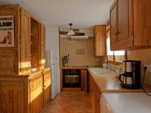 Fridge, microwave, dishwasher - 2 rooms for 4 people South facing with parking and pets allowed (Valloire)